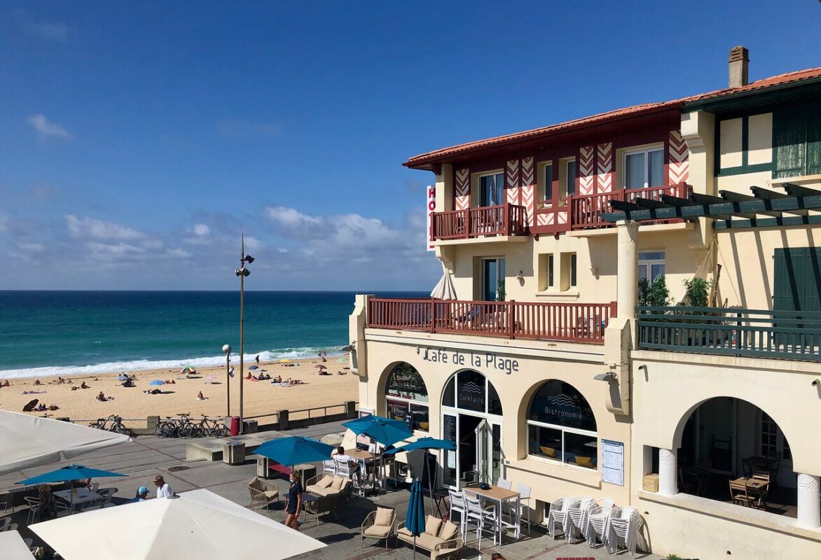 Café de la Plage : un restaurant emblématique face à l’océan à Hossegor